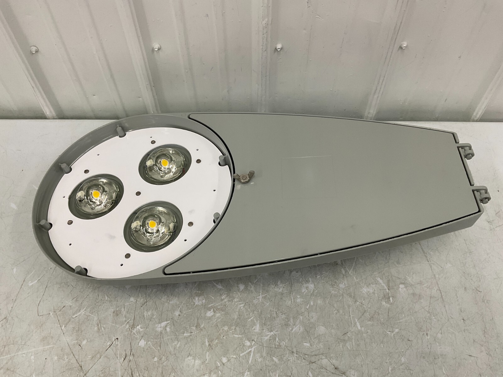 AMERICAN ELECTRIC – ATBM P20 MVOLT R5 Light Fixture 150 to 400W HPS, 120-277V AC