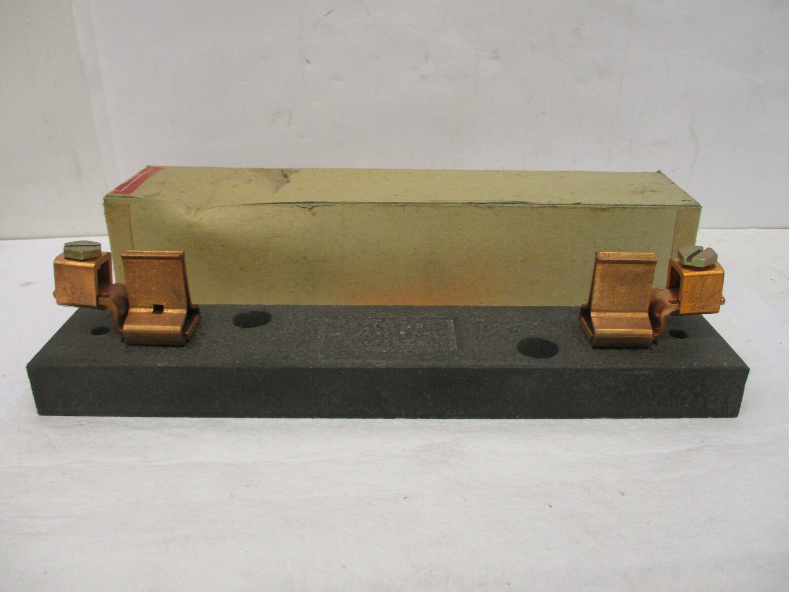 New Open Box Multi Union 2552R 61-100 Amps 600 Volts Comp. Cut-Out Base A3801LR
