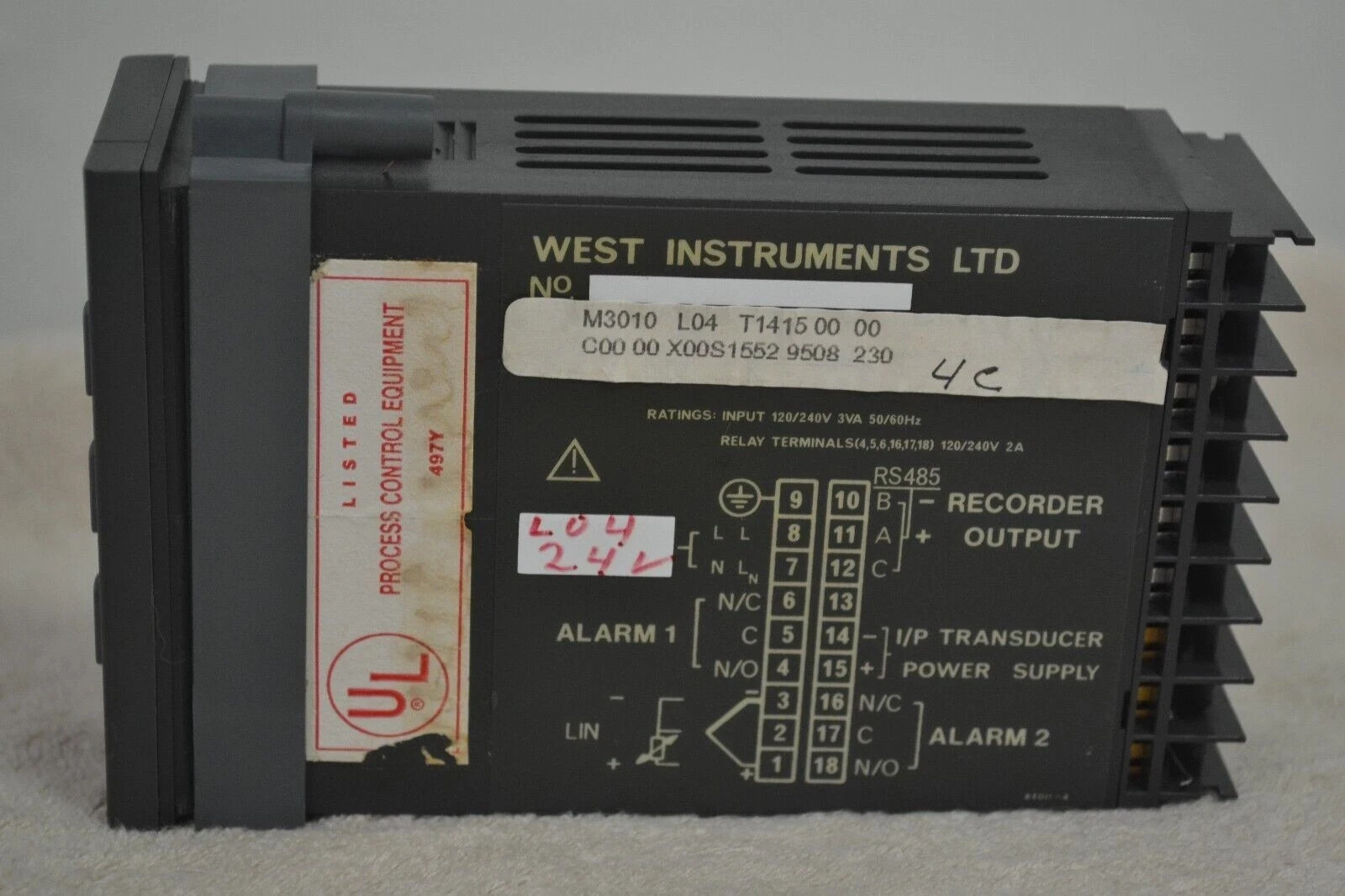 WEST INSTRUMENTS Digital Process Temperature Indicator M3010 L04 T1415 00 00