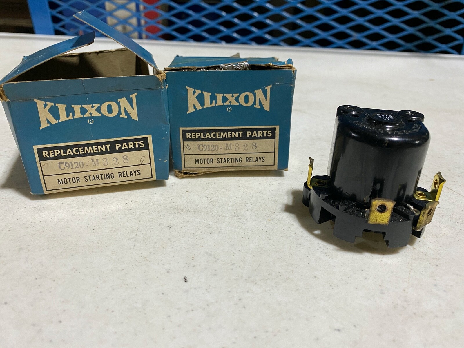 One (1) KLIXON Motor Starting Relay C9120-M328, NOS in box