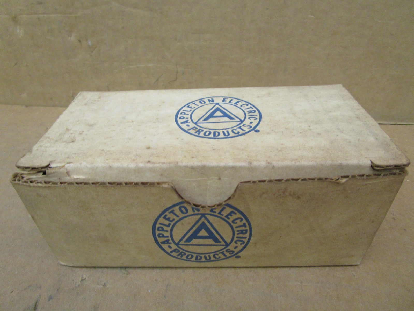 New Open Box of 5 Pieces Appleton ST-100 1″ “ST” Series Connectors 51383LR