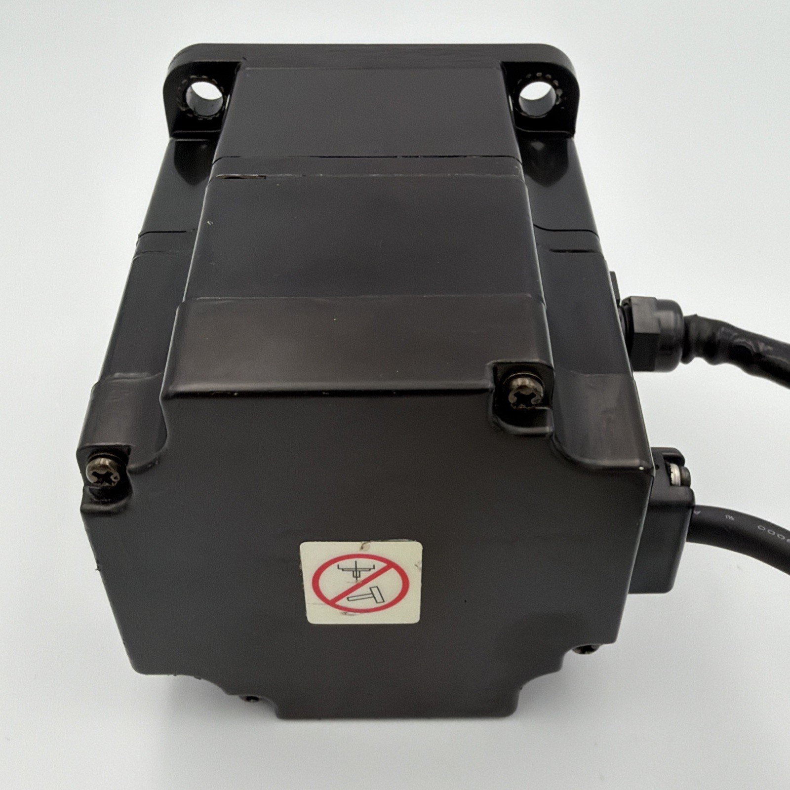 YASKAWA SGMPH-02A1A-YR32 SERVO MOTOR