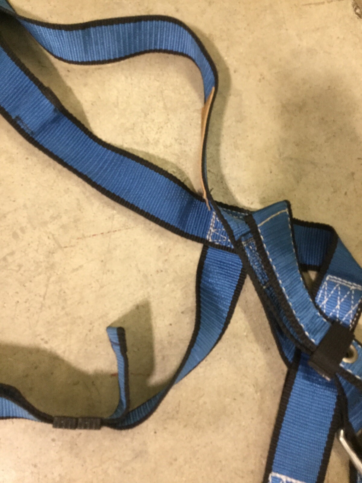 Uvex T601 Full Body Harness, XL, Tongue Buckle Leg Straps, Blue