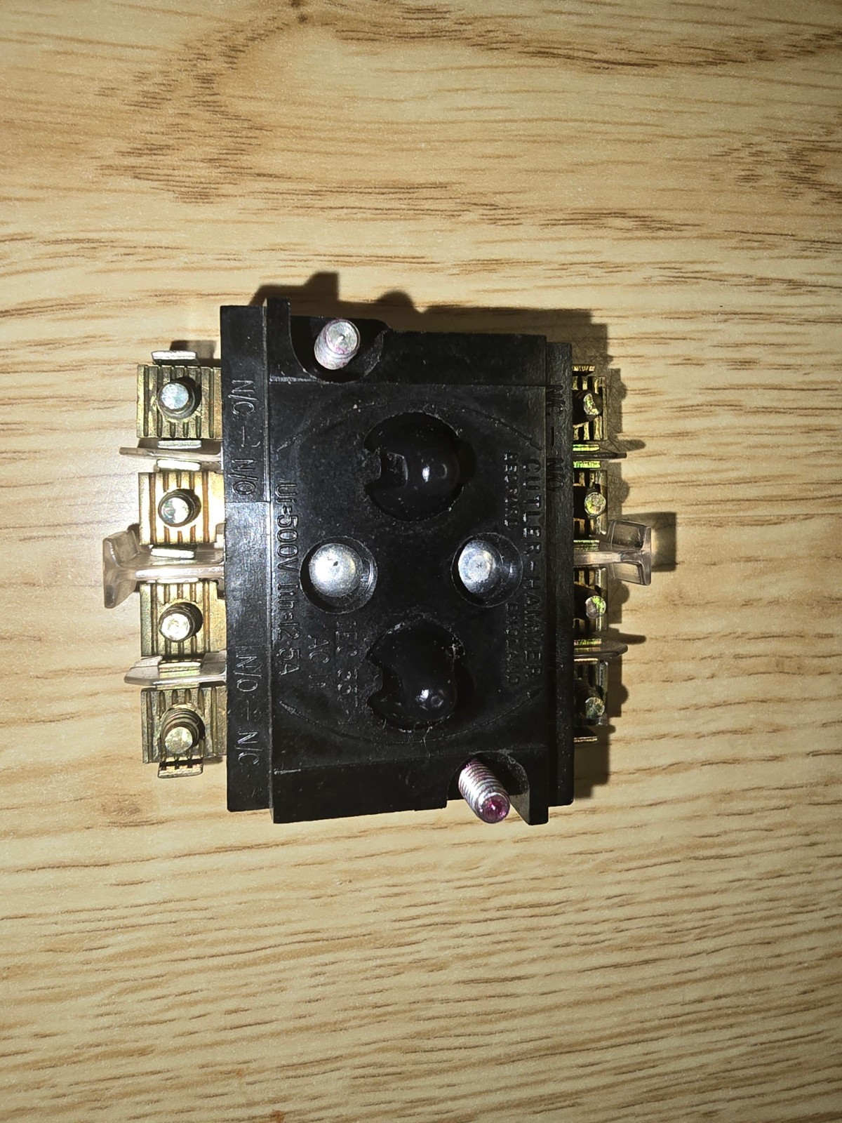 CUTLER HAMMER 10250T 91000T 2NO, 2NC CONTACT BLOCK