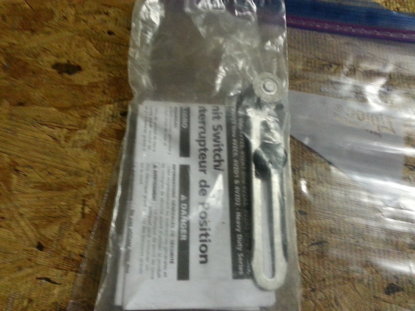 DAYTON 4VZD1 LEVER ARM 0.2 IN WIDTH METALIC ROLLER UL FILE E49375