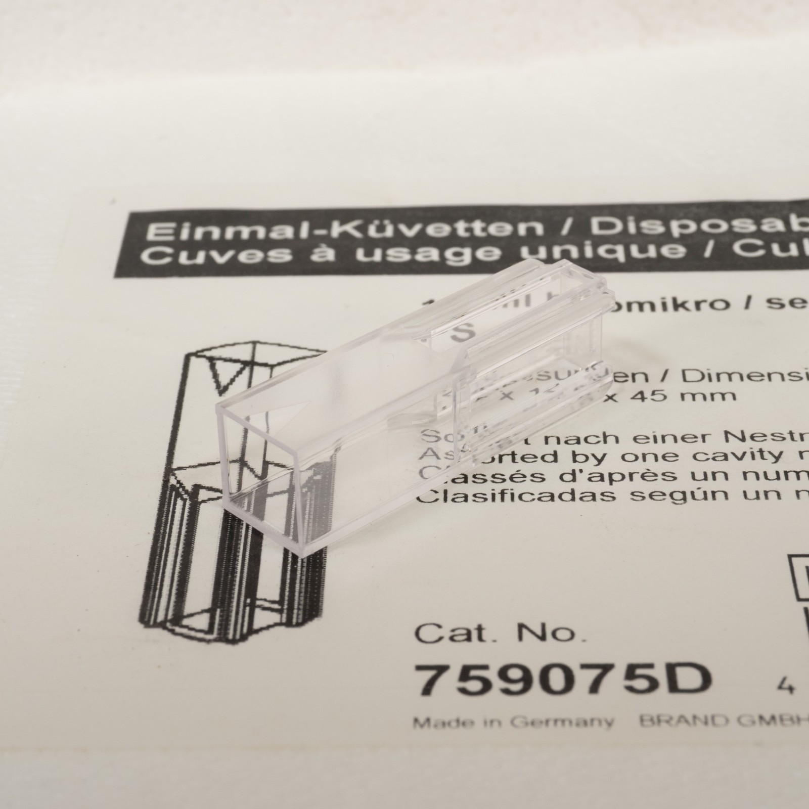 395 TOTAL 759075D / Sigma Aldrich C5416 Spectrophotometer Cuvettes 1.5 mL