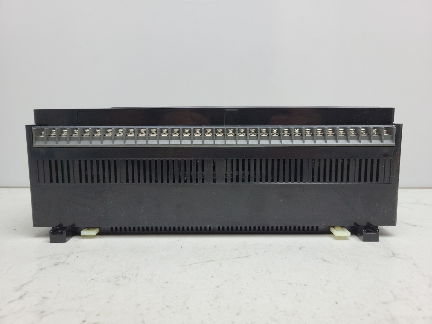 Eaton Cutler-Hammer D100CD40H 40 I/O High Speed Controller 24 Inputs 16 Outputs