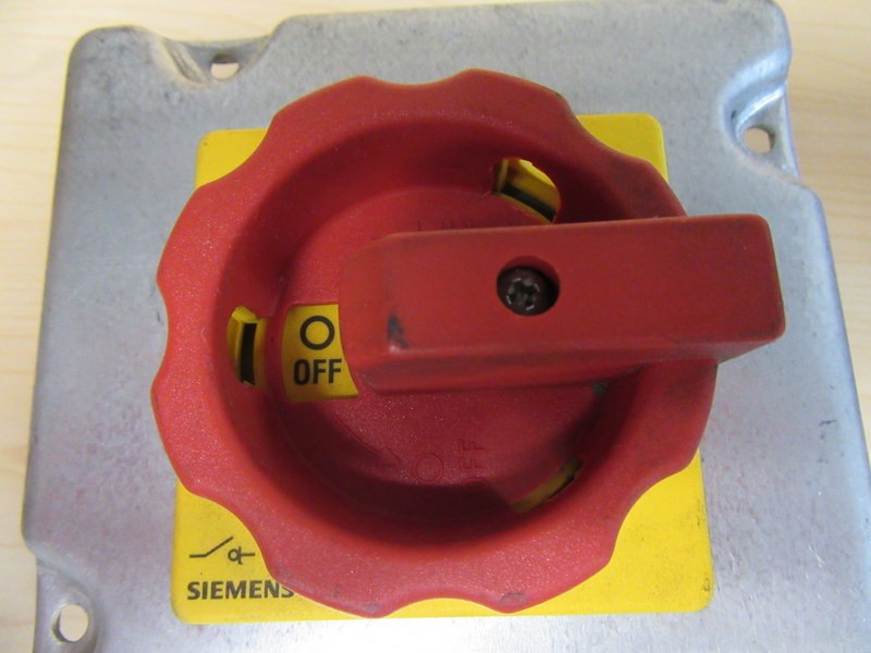 Siemens 3LD2203-OTK53 Disconnect Switch On 4″ X 4″ Box Cover