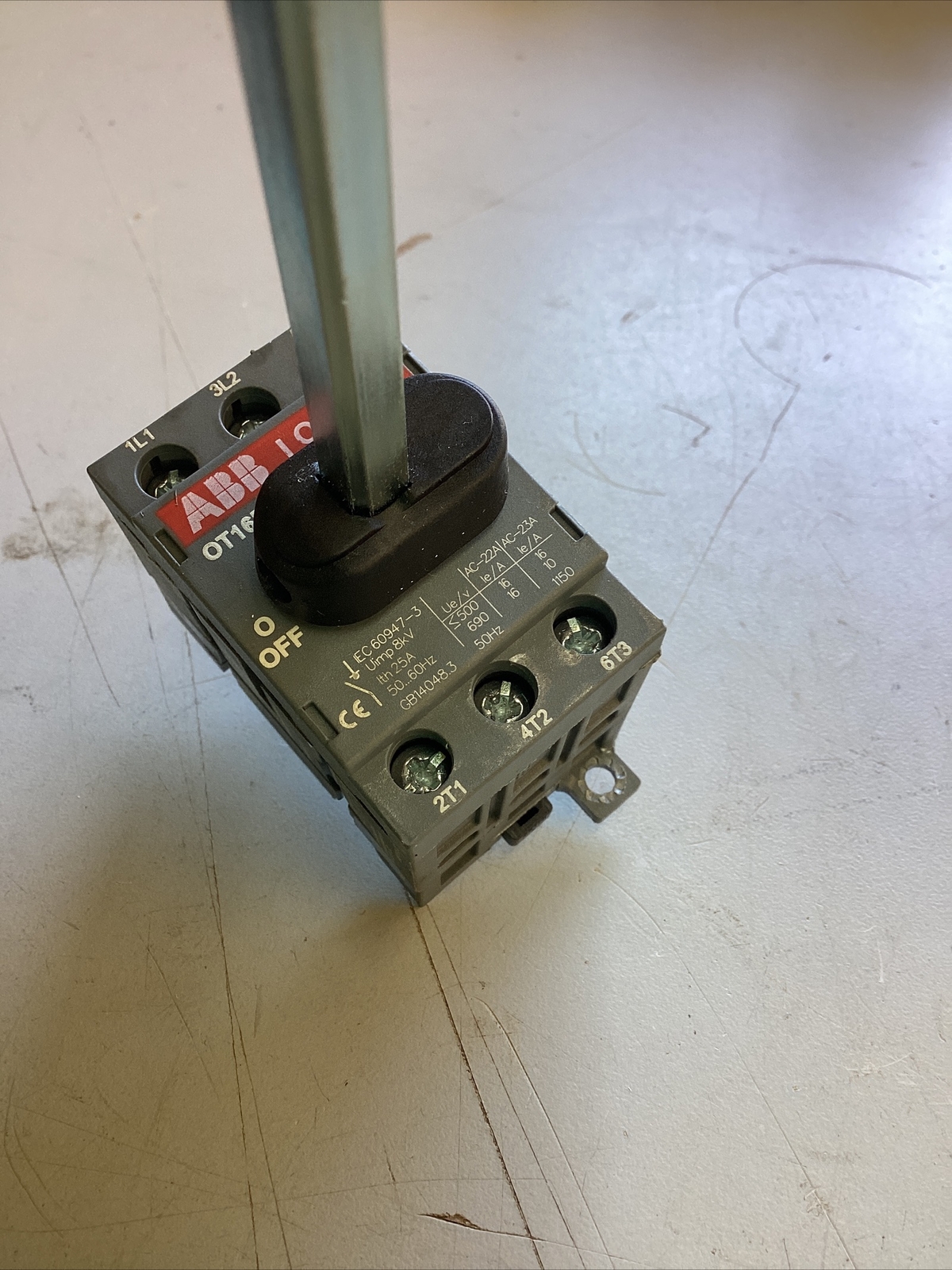 ABB OT16F3 DISCONNECT SWITCH 3-POLE 600V 50/60HZ 20A. &km38 SQ-D