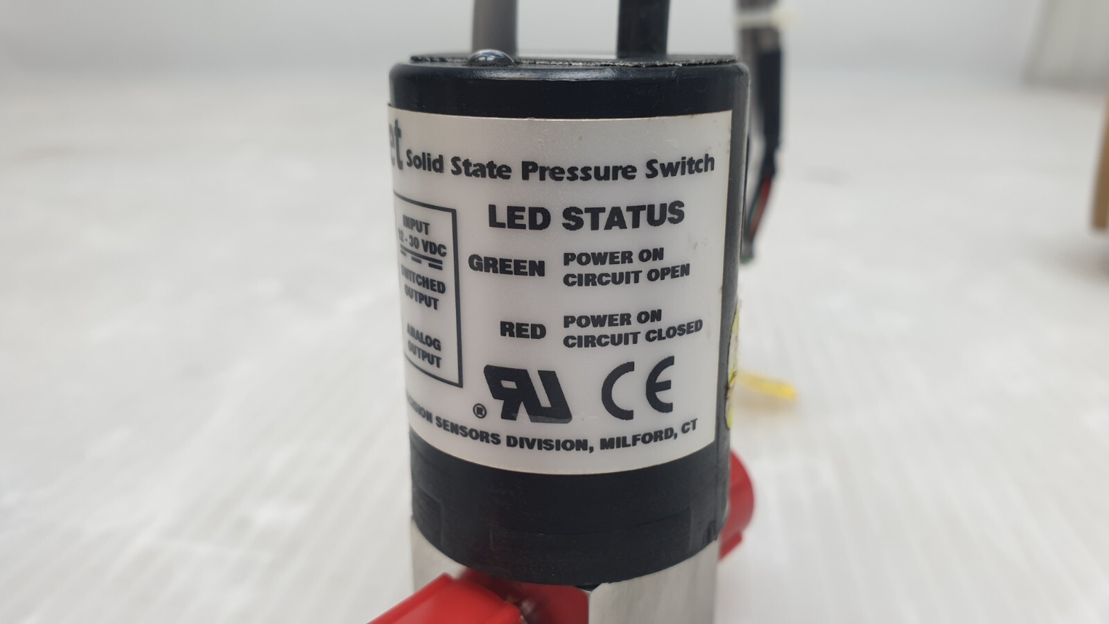 2pcs UE Staset EA100AD-69 United Electric Controls Solid State Pressure Switch