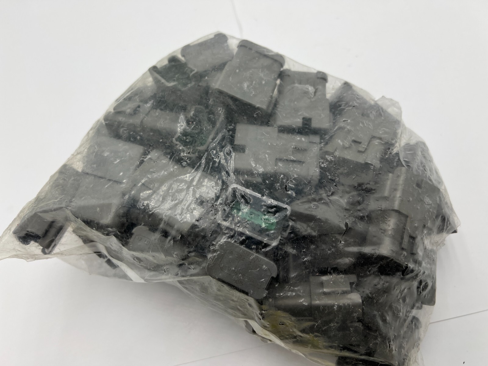 (QTY 50) TE Connectivity Deutsch Automotive 571-DT04-12PA-P075 Connector Housing