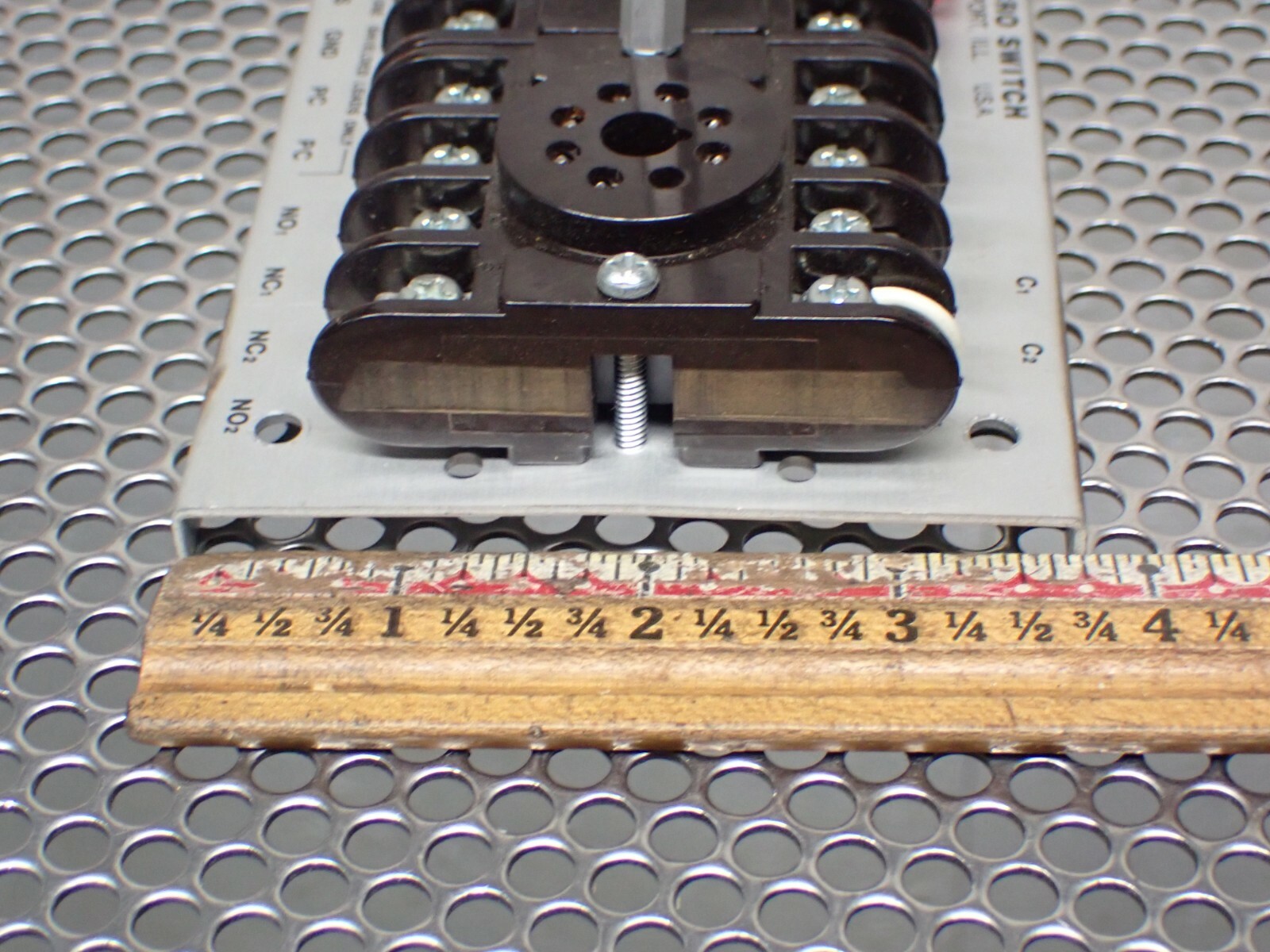 Micro Switch FE-TRB-1 Base 10A 1/6HP 120V-1/3HP 115V NEW SEE PICTURES