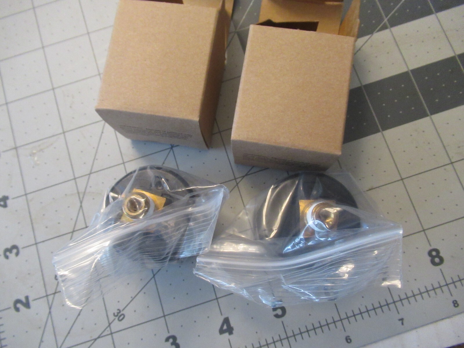 Pair of SMC 111.12 1.5″ gauges 60 psi