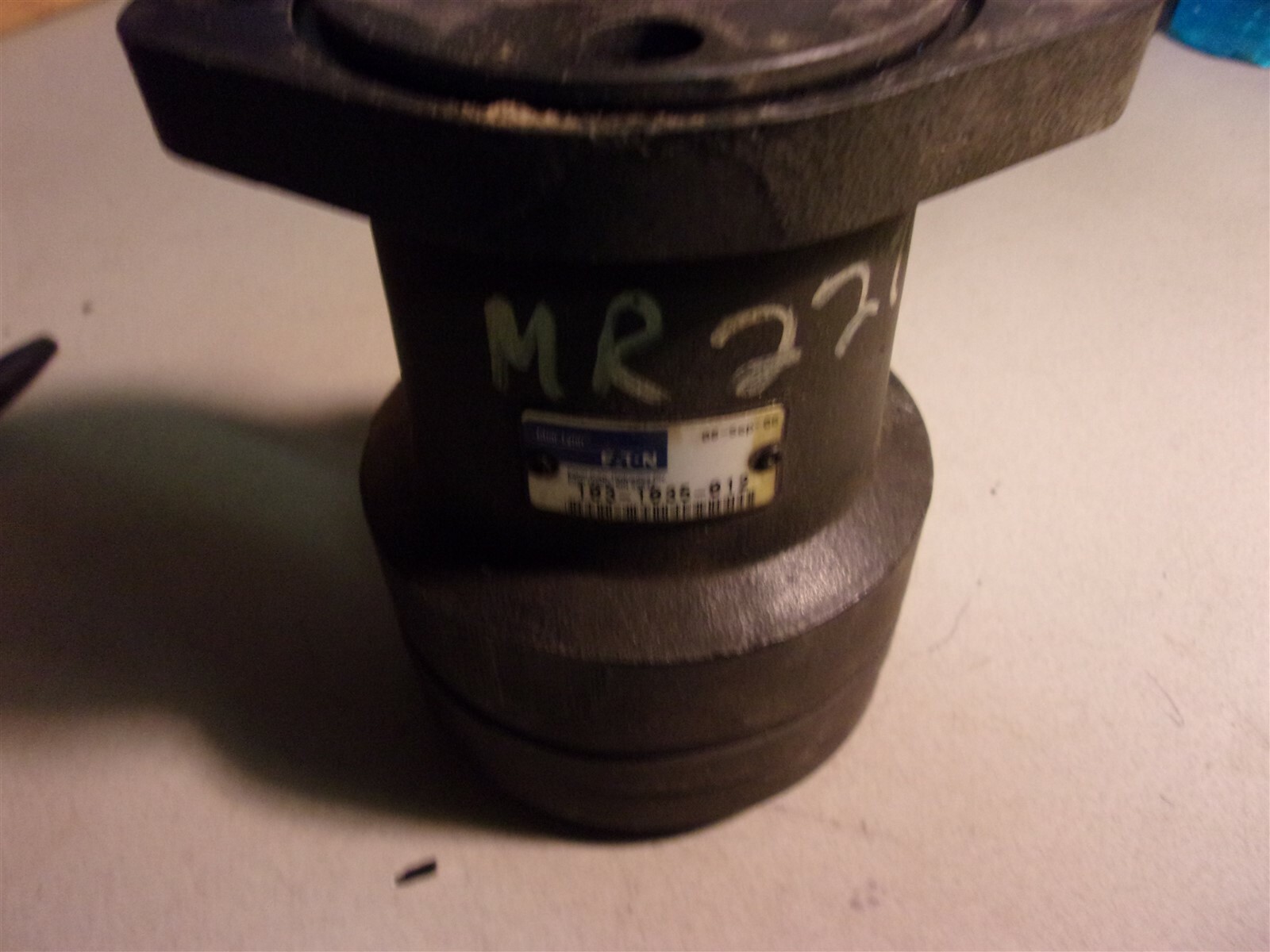 NEW Char-Lynn 103-1035-012 Motor MR 22759 *FREE SHIPPING*