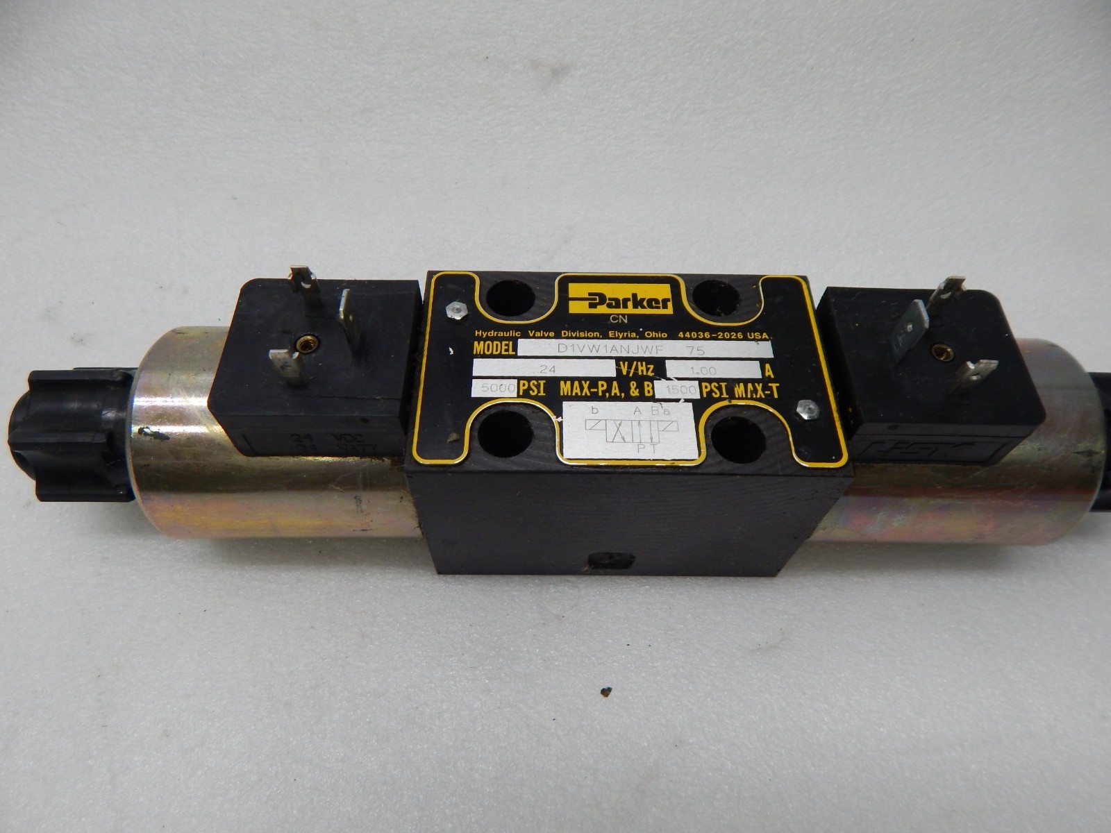 PARKER HYDRAULIC VALVE D1VW1ANJWF 24V 1 Amp 3000 PSI Max