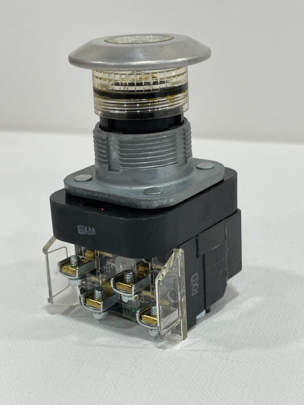 New-Allen Bradley 800T-FXNP16CA7 30MM 3 POSITION PUSH-PULL MUSHROOM TYPE 4/13