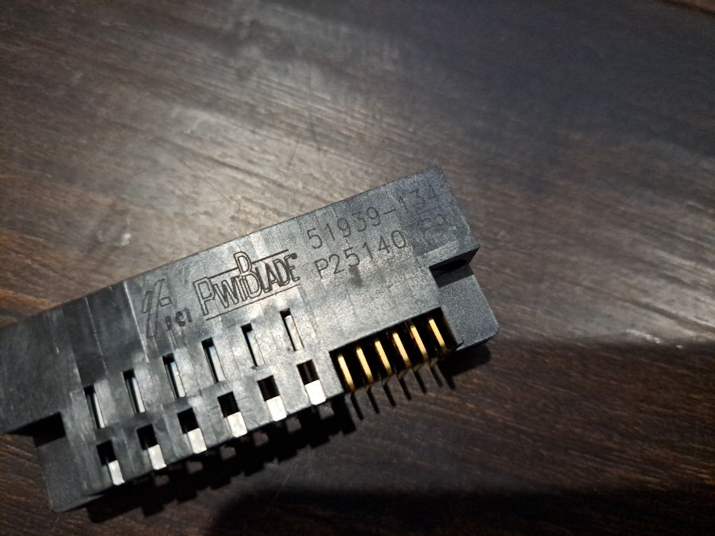 FCI Amphenol 51939-134 R/A HDR POWERBLADE