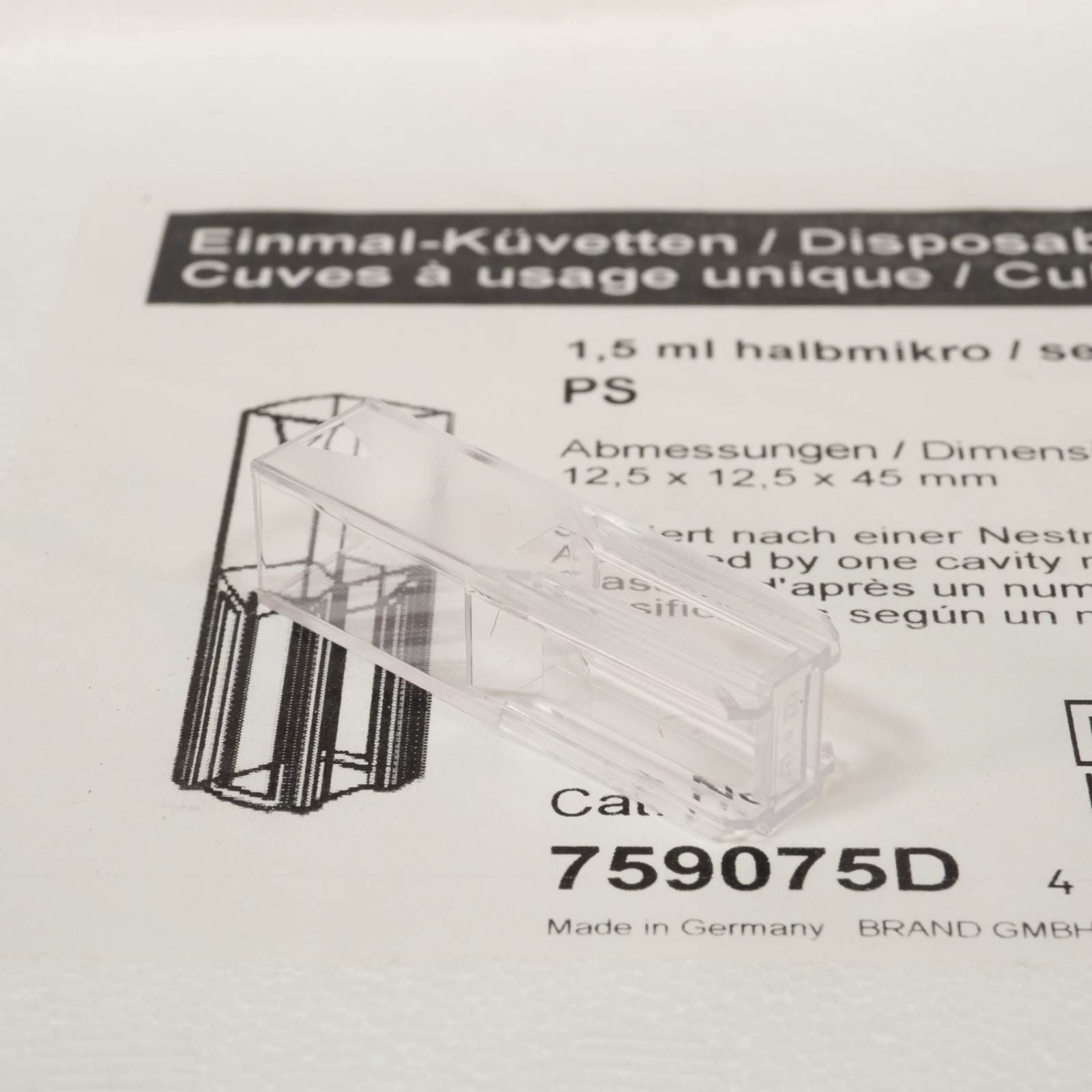395 TOTAL 759075D / Sigma Aldrich C5416 Spectrophotometer Cuvettes 1.5 mL