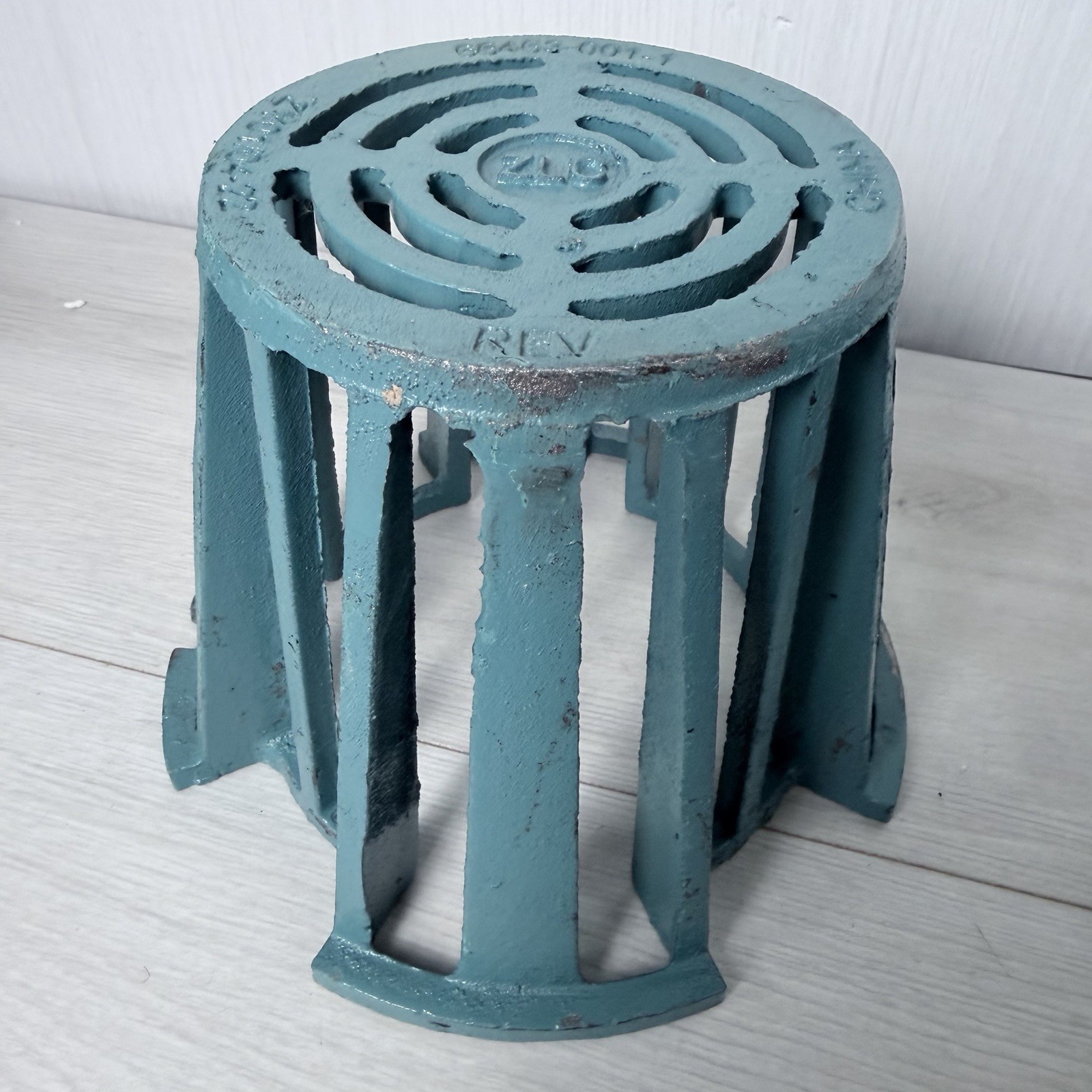 Zurn 4″ x 8-3/8″ Diameter No-Hub Cast Iron Combination Roof Drain & Overflow
