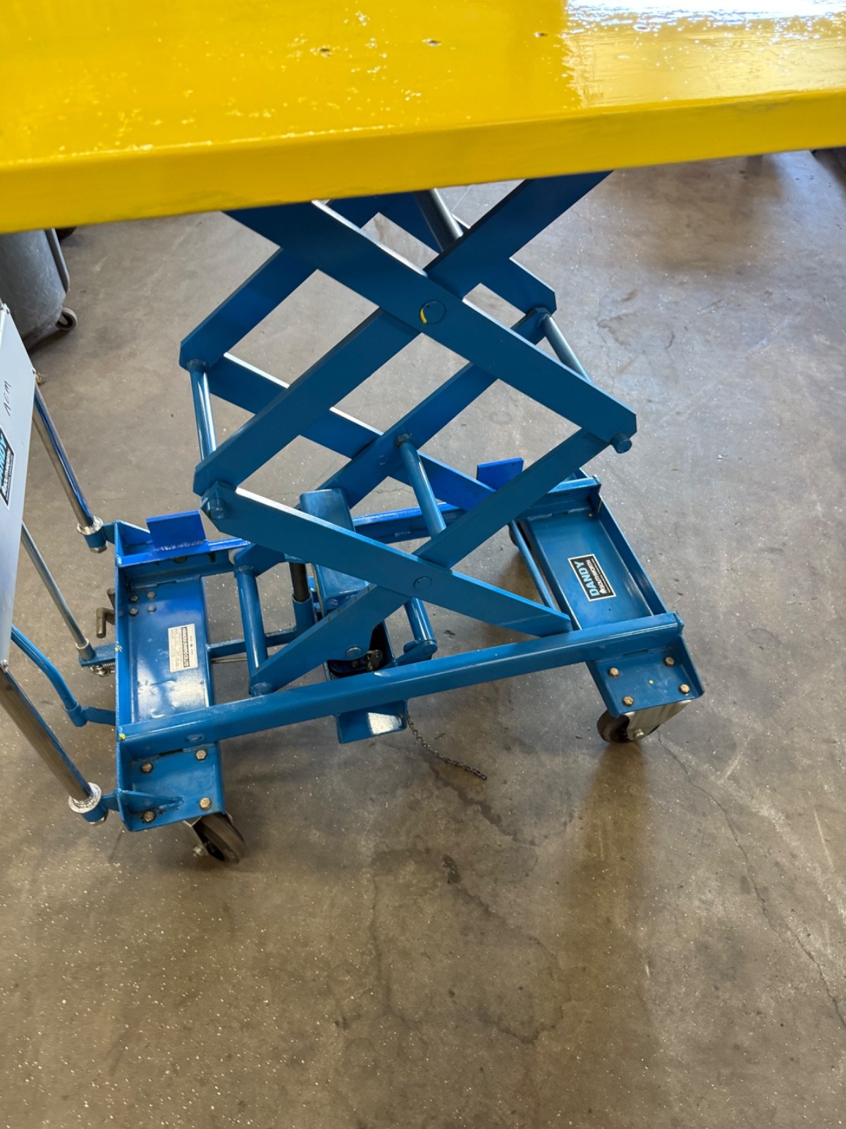 Dandy Lift Model A-350W Manual Hyd. Load Capacity 770# 36″ X 24″ Platform