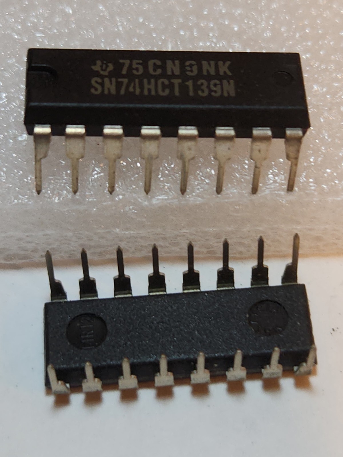 Lot of 25 74HCT139 DIP-16 Dual 2-to-4 Decoder Demux IC Chips Bulk L