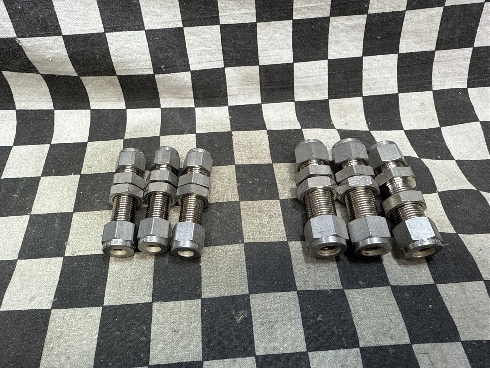 SWAGELOK SS-400-61 & SS-600-61, BULKHEAD 1/4″ & 3/8″, LOT OF 6, SHIPSAMEDAY