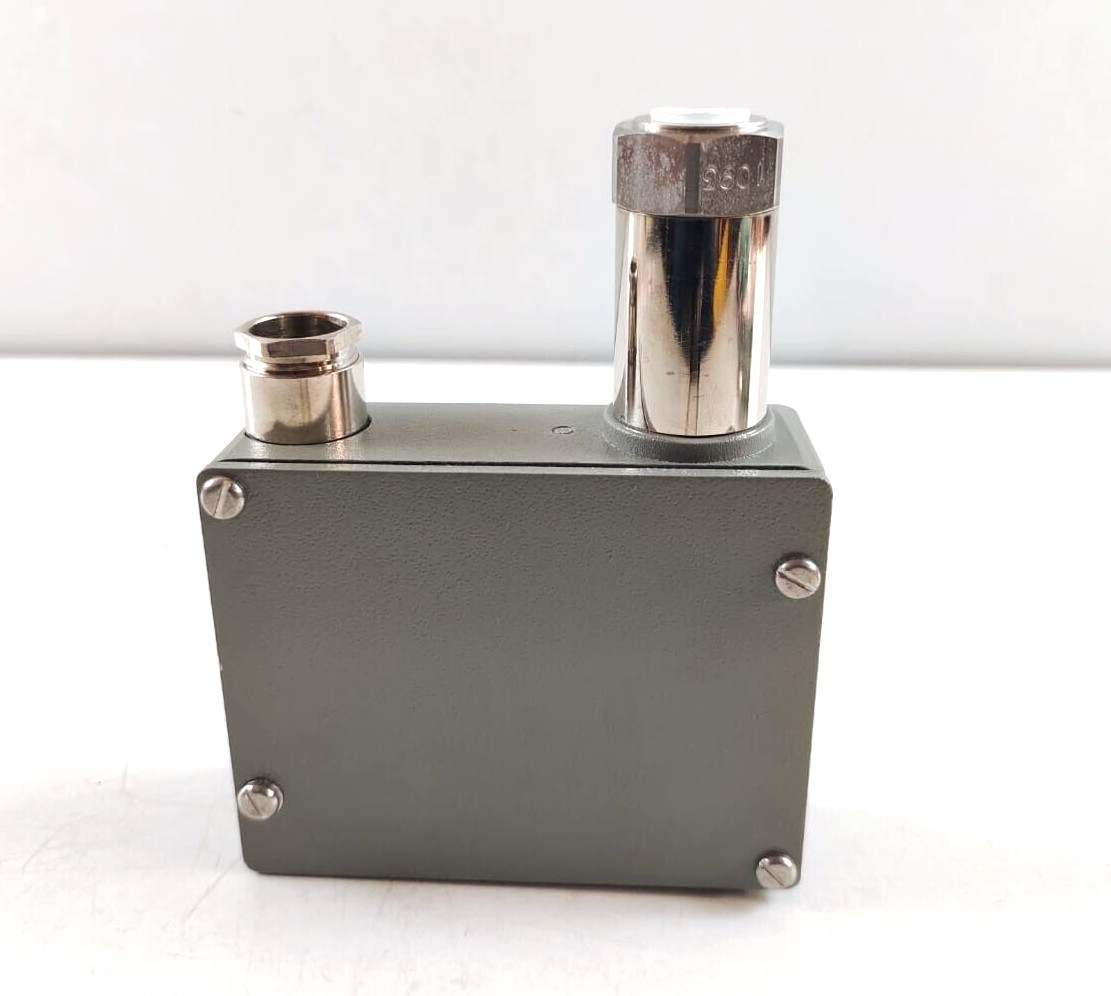 Trafag 8202 Pressure Transmitter Range: 0…2.5 bar, Max. Range: 6 bar, 10…36 Vdc