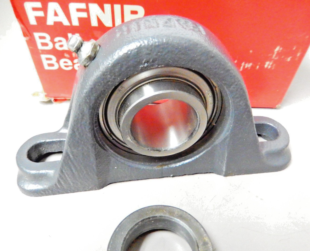 Fafnir RAK 1 3/16″ Pillow Block Bearing 2 Bolt Mount With Locking Collar 1-3/16″