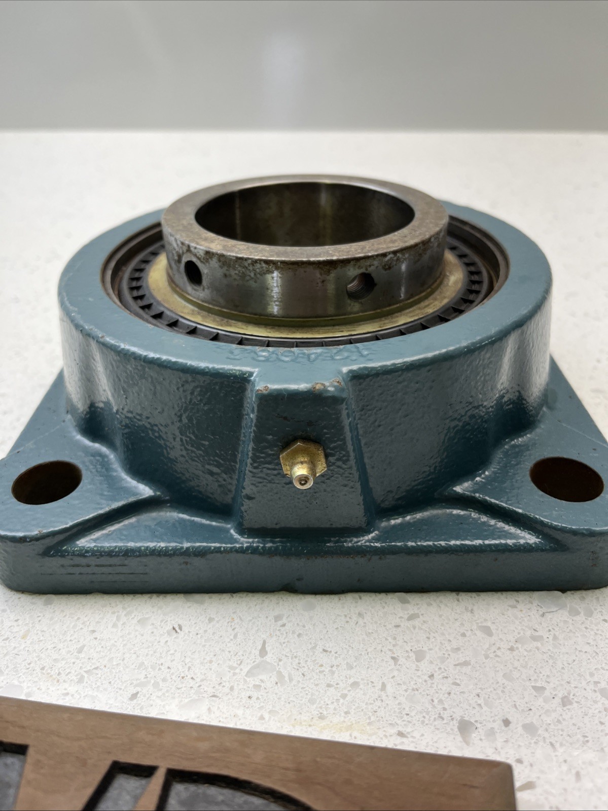 1 NEW DODGE 126196/ 124083 4 BOLT FLANGE W/ SCM 2-15/16″ BORE F4B-SCM-215 No Box