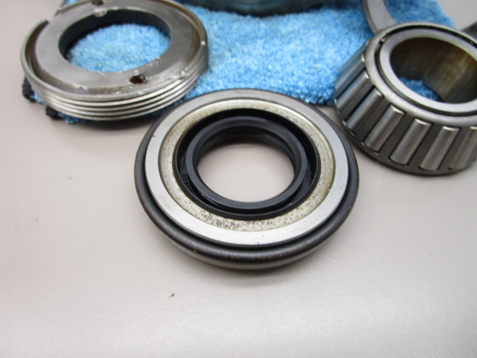 Commercial P25 P37 Hydraulic Pump Tapered Bearing Front Cover Housing 2-Bolt