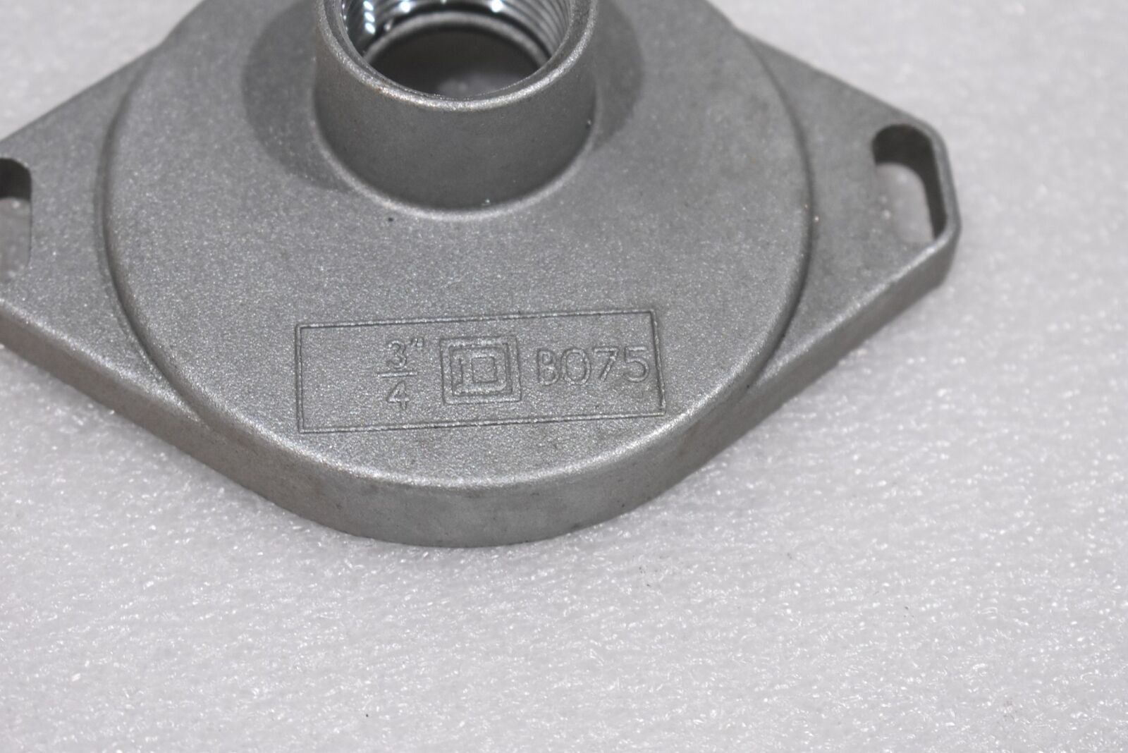 SQUARE D B-075 INTERCHANGEABLE RAINTIGHT HUB 3/4″