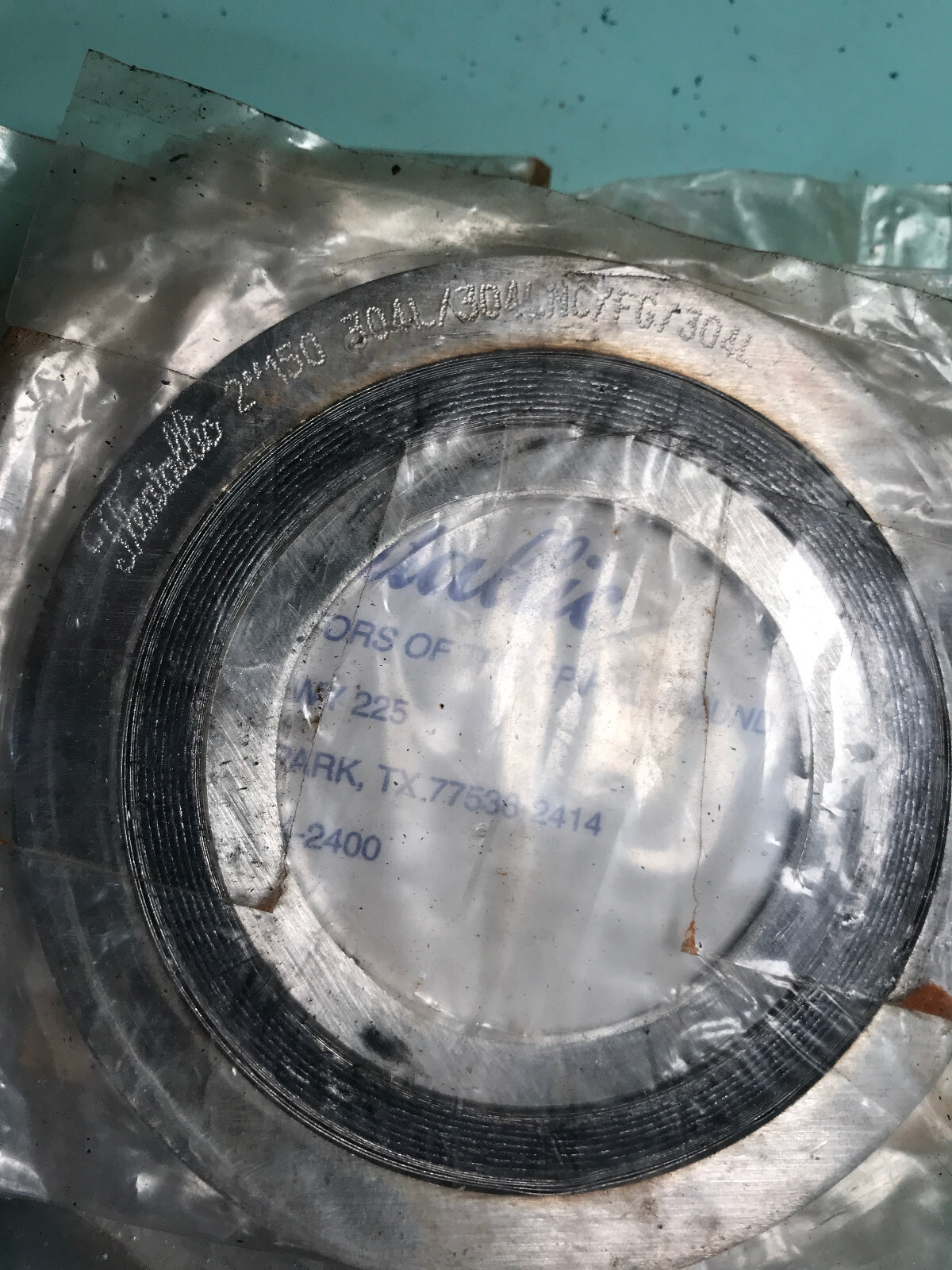 Lot of 17, FG, Flange Gasket, 3 sizes, 304L: 1 1/2″ 150, 2″ 150, 3″ 3/4/600