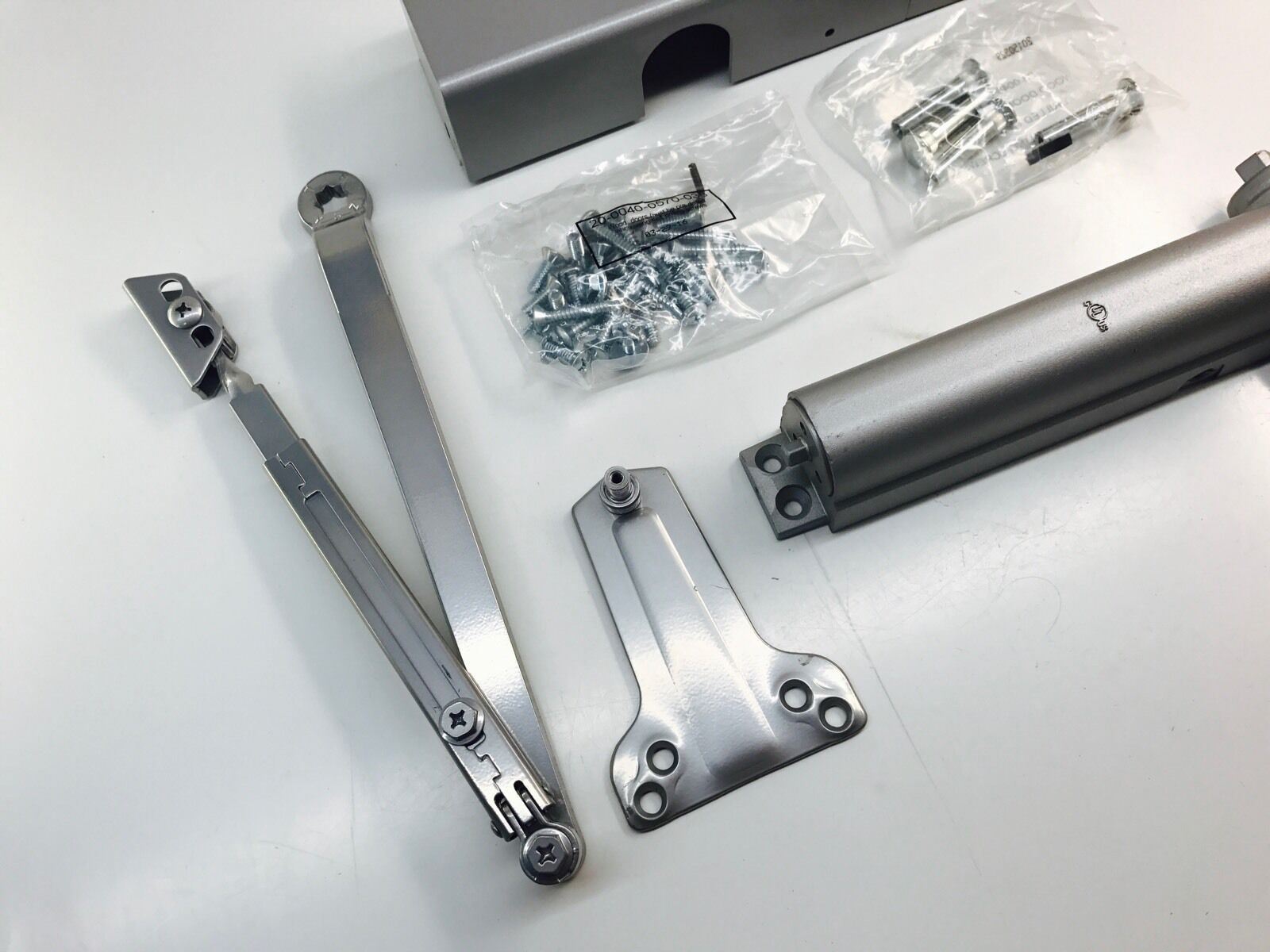*Norton Door Closer 8501XSN x 689 TRI Series Aluminum