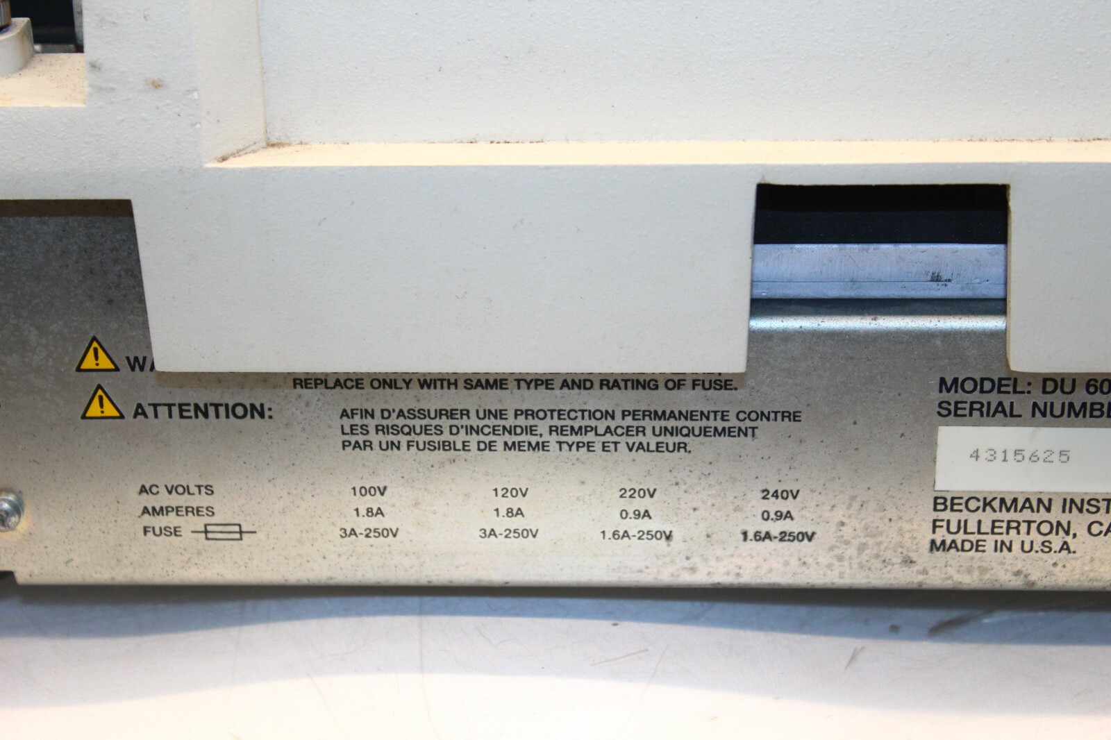 BECKMAN COULTER DU 640 DU640 UV-VIS SPECTROPHOTOMETER ULTRAVIOLET VISIBLE
