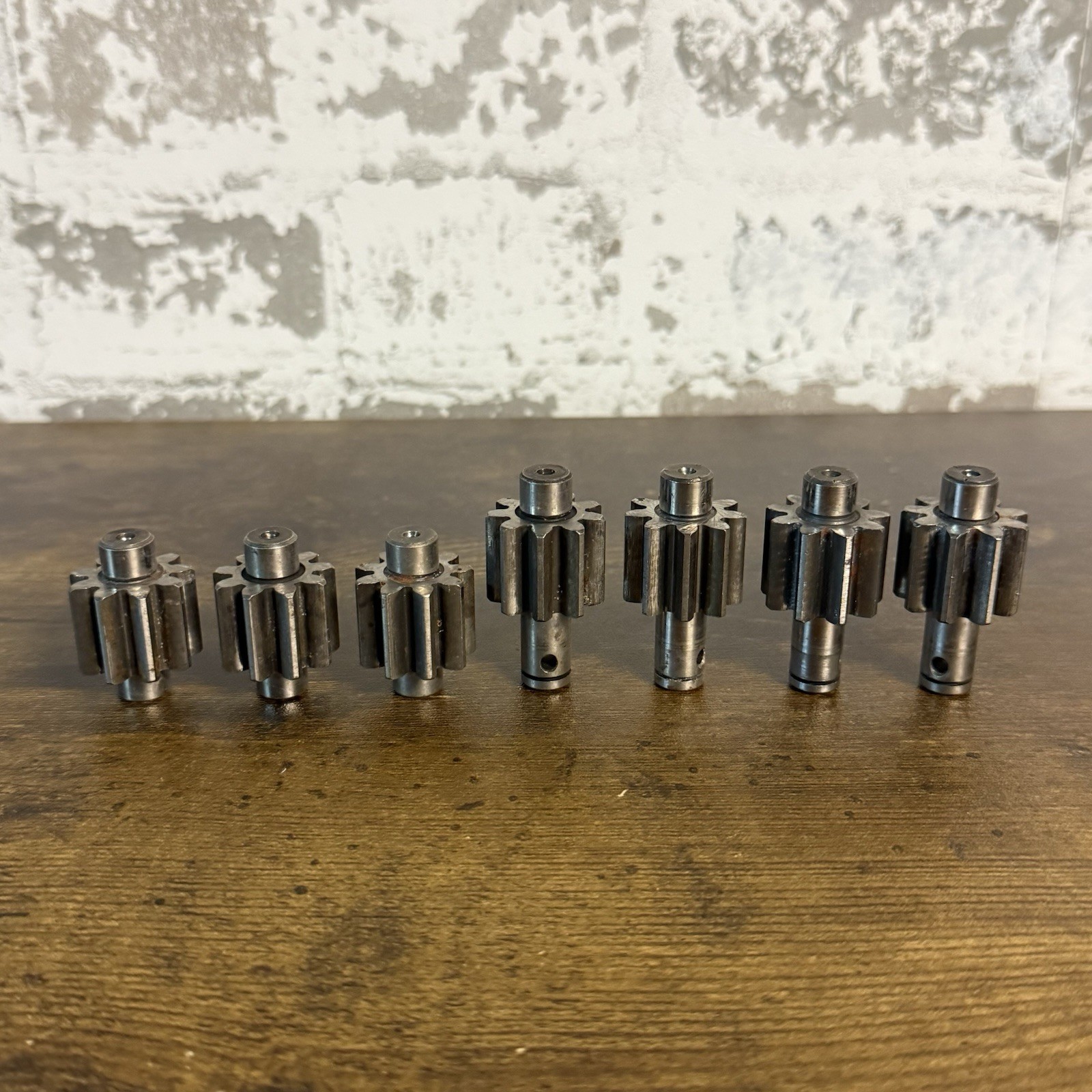 Lot of 7 Steel 8-Tooth Pinion Gear Shafts Industrial Machine Replacement Parts
