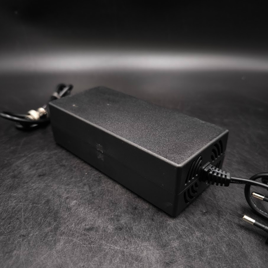 Shenzhen Jingyuecheng JYC-13P03-80W-B Lithium Battery Charger 42V-2A Working