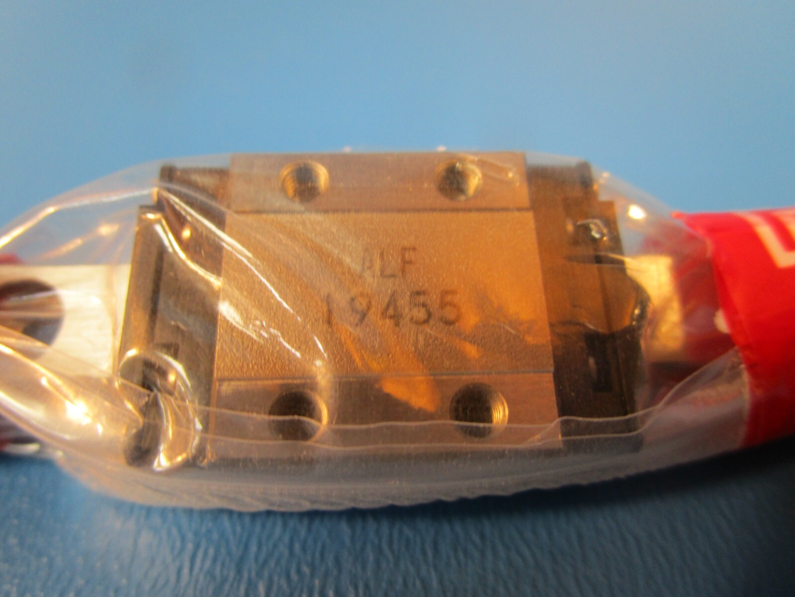 THK SRS9XGMUUCSS +231LM, One SRS9XGM Linear Guide Block on a 231mm Rail