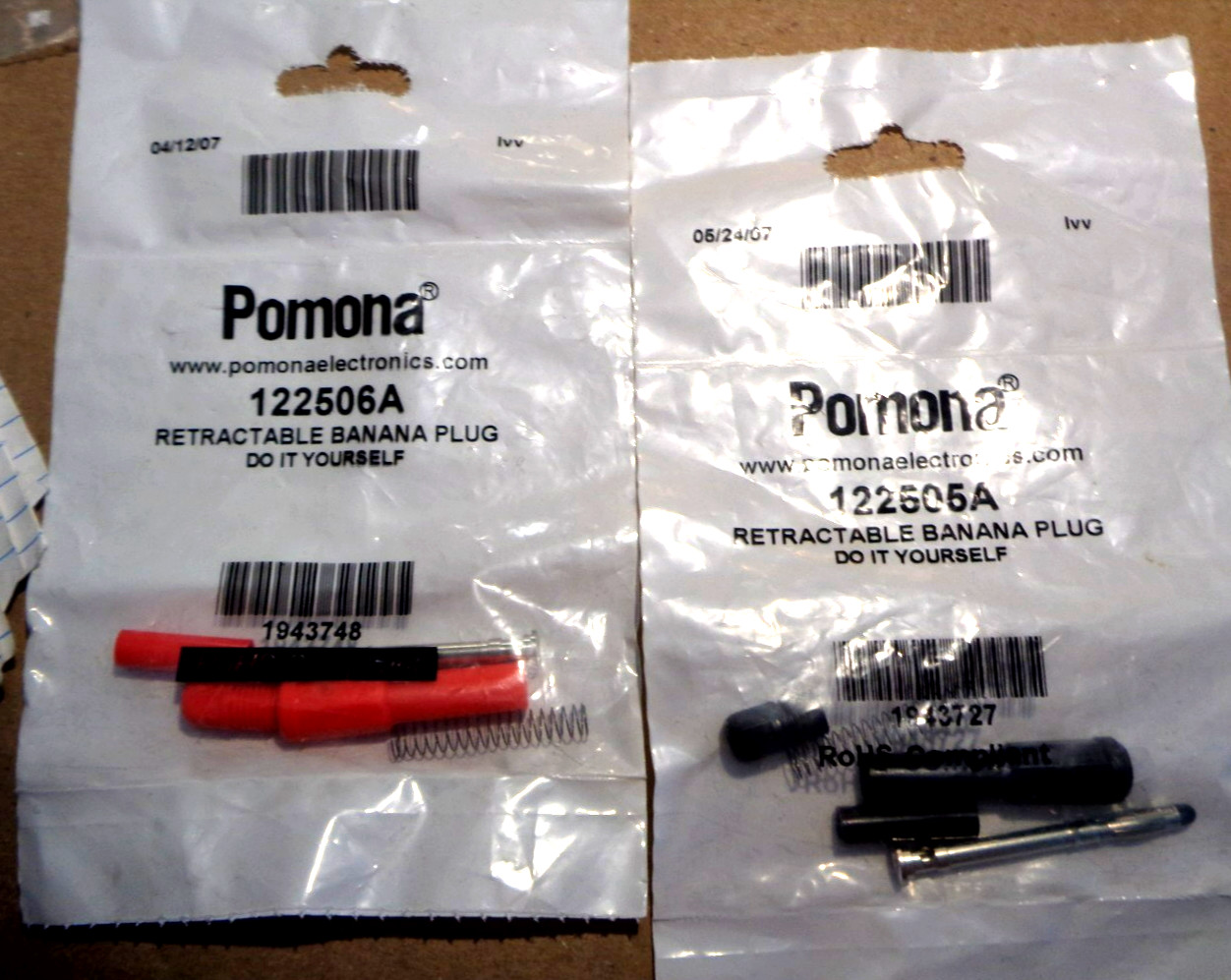 New Pomona Electronics 122505A & 122506A Retractable Banana Plug Set Black & Red