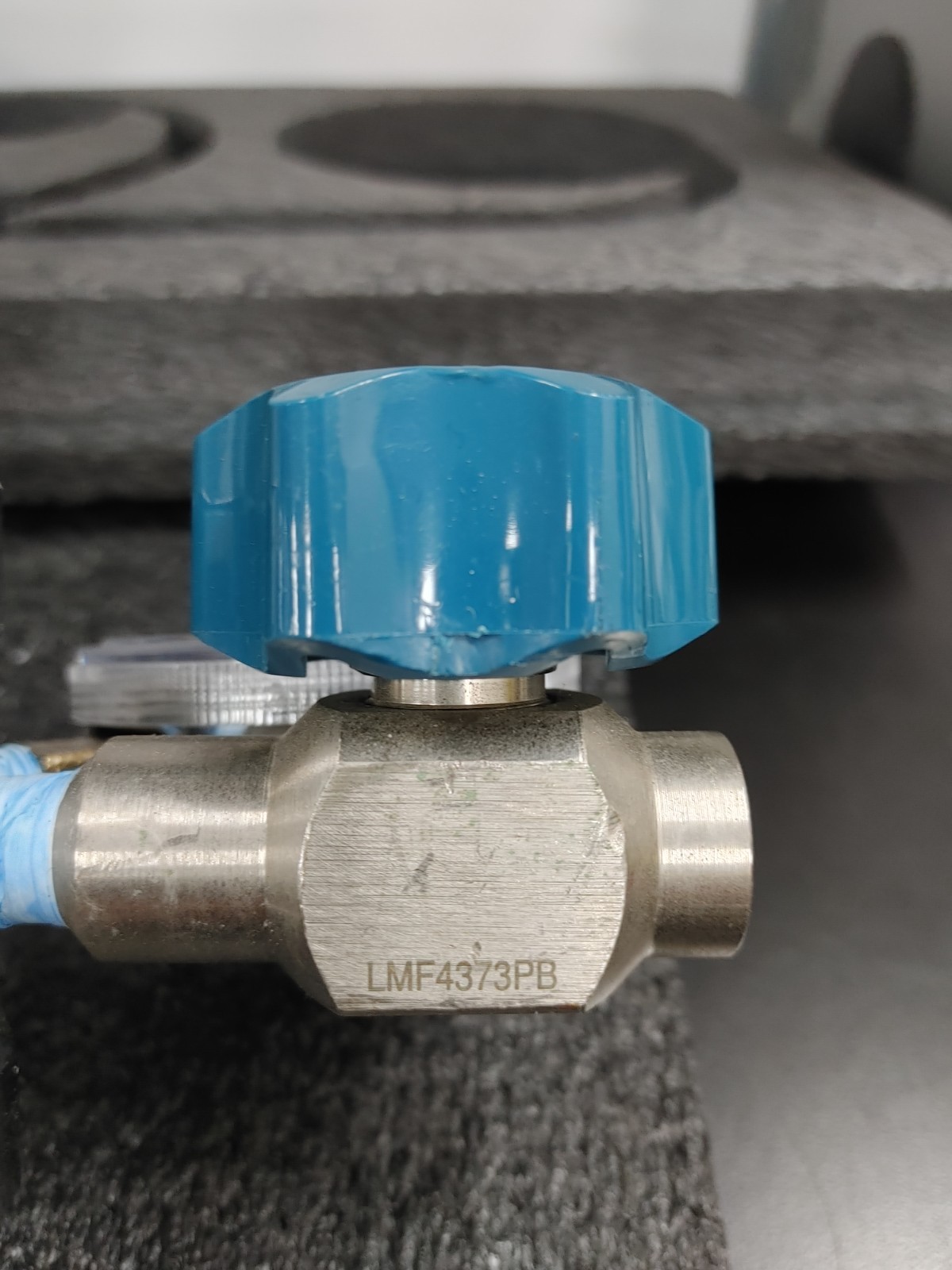 MATHESON High Purity Regulator with HARRIS Valve and Pressure Gauges