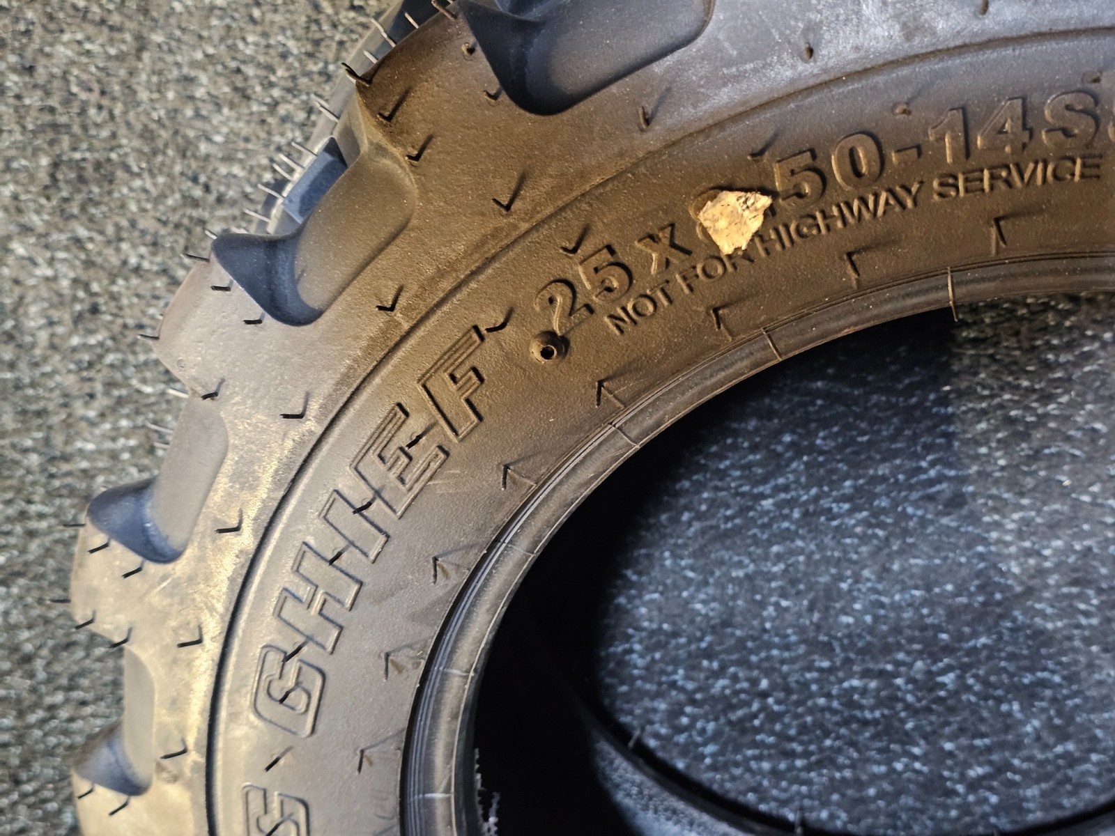 (QTY 1) Carlstar Trac Chief 51S379 6 Ply Industrial Tire 25×8.50-14