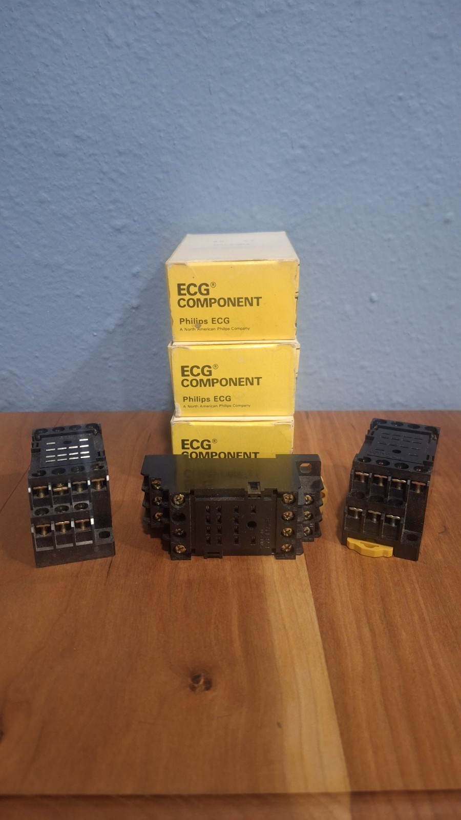 Lot Of 3 – Philips ECG Component RLY9106A Surface Mount 14 PIN Blade Socket