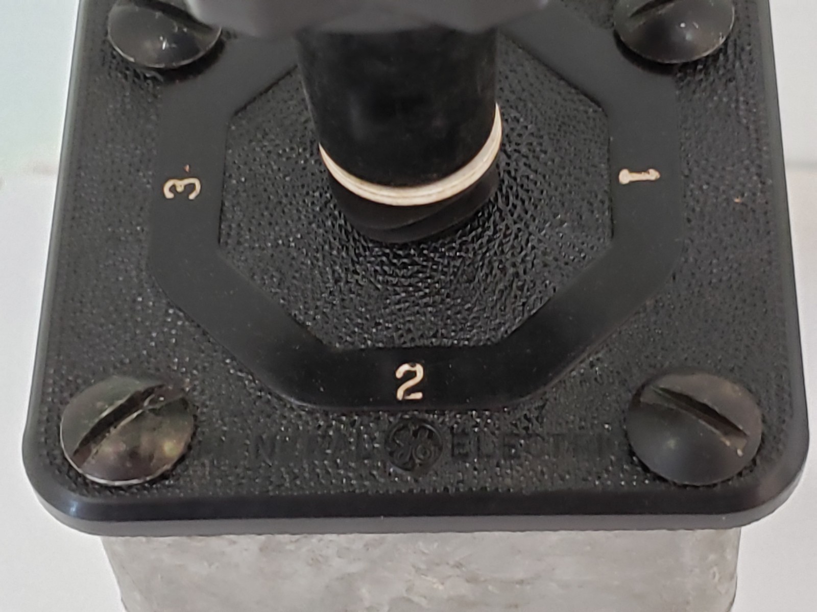 GENERAL ELECTRIC 10AA012 ROTARY CAM SWITCH 4 POSITION MAINTAINED NNB