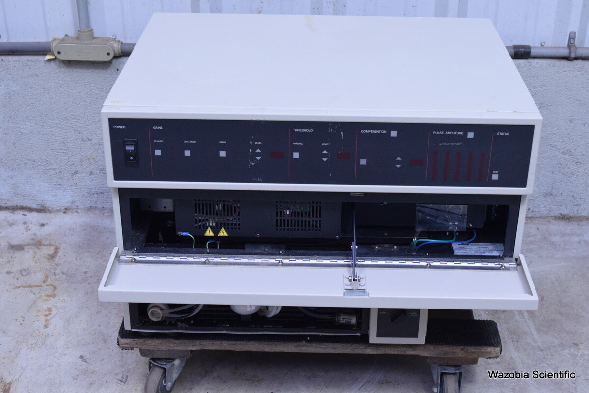BD BECTON DICKINSON FACSCAN FLUORESCENCE ACTIVATED CELL ANALYZER WITH DETECTORS