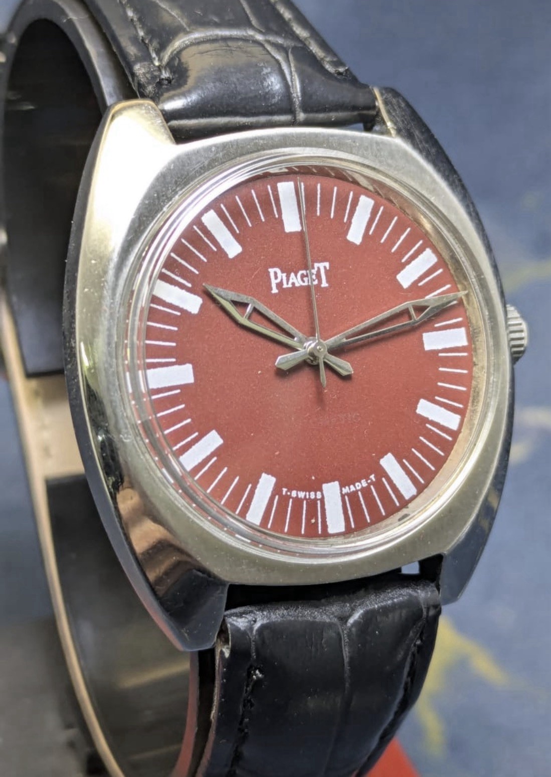 Vintage Piaget 17 Jewels Manual Winding Swiss Made Men’s Watch Red Dial