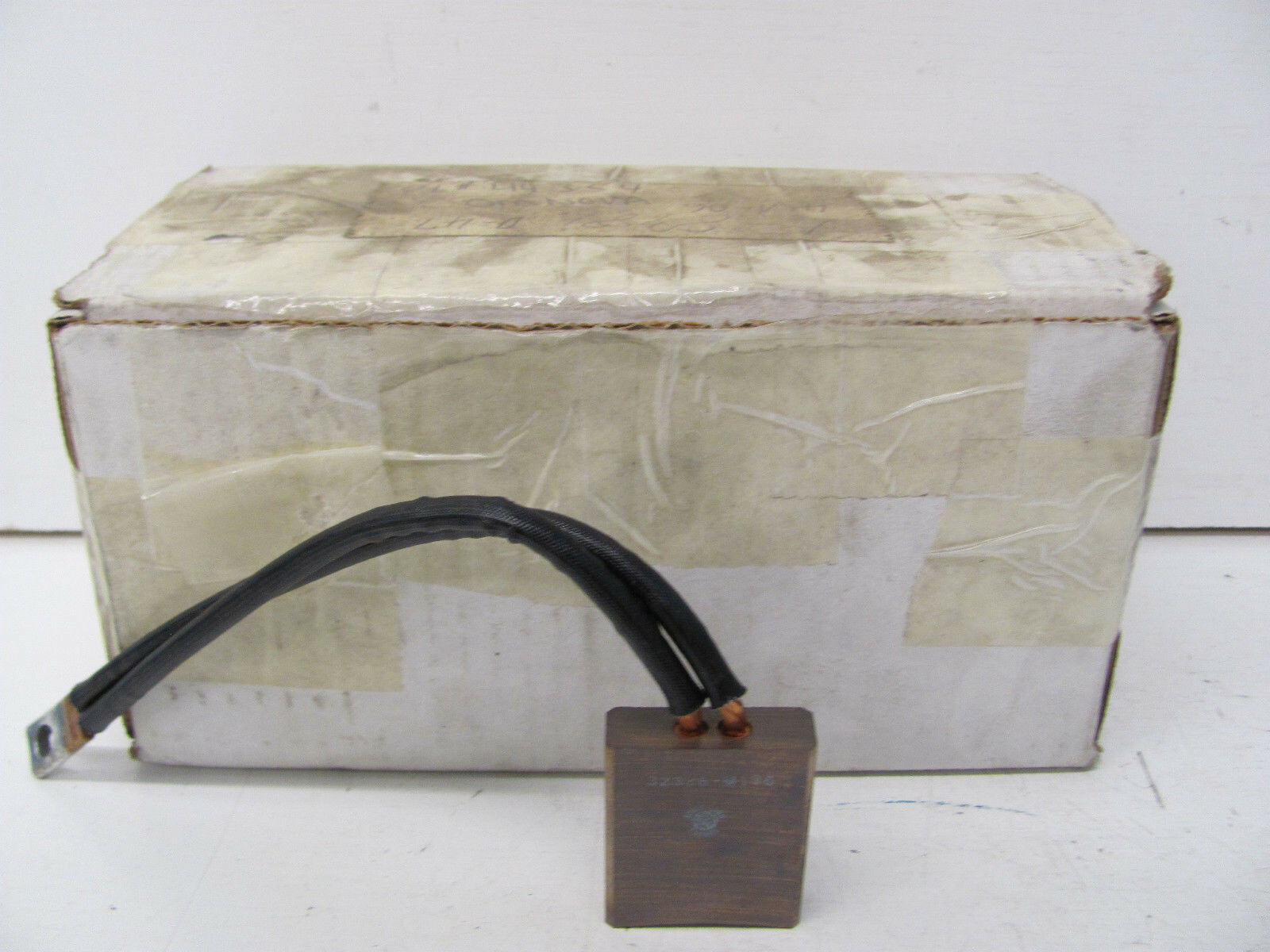 BOX OF 12 SOUTH LAND CARBON MOTOR BRUSHES 32386-M196 NEW(OTHER)