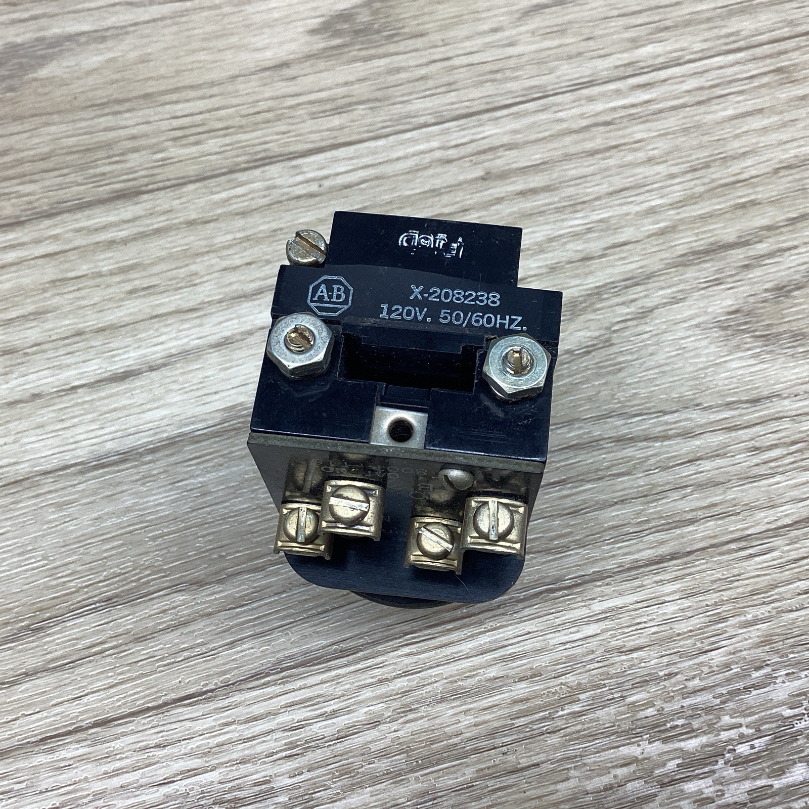 ALLEN BRADLEY PILOT ILLUMINATED PUSH BUTTON NO BULB BASE ONLY #821PT142*CO