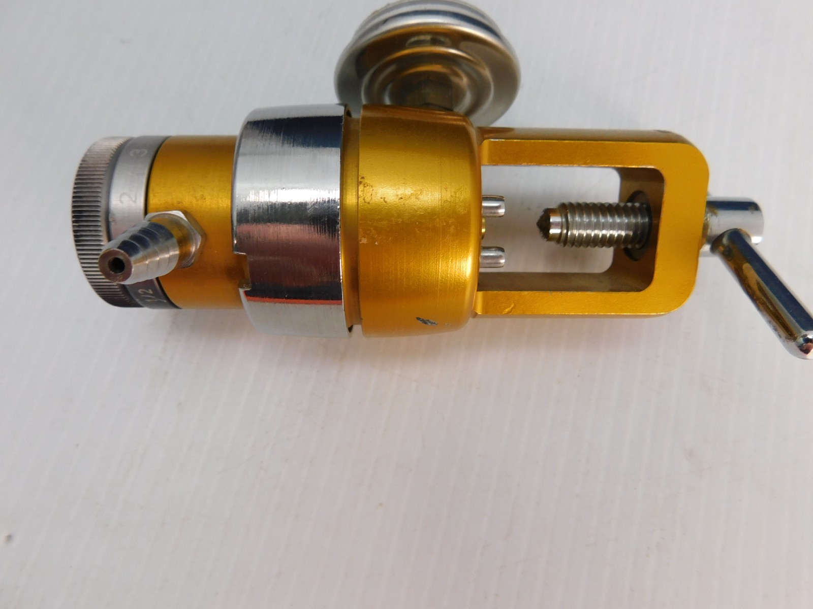 Western Media OPA-820 Oxygen regulator, click type, 3000 psi input