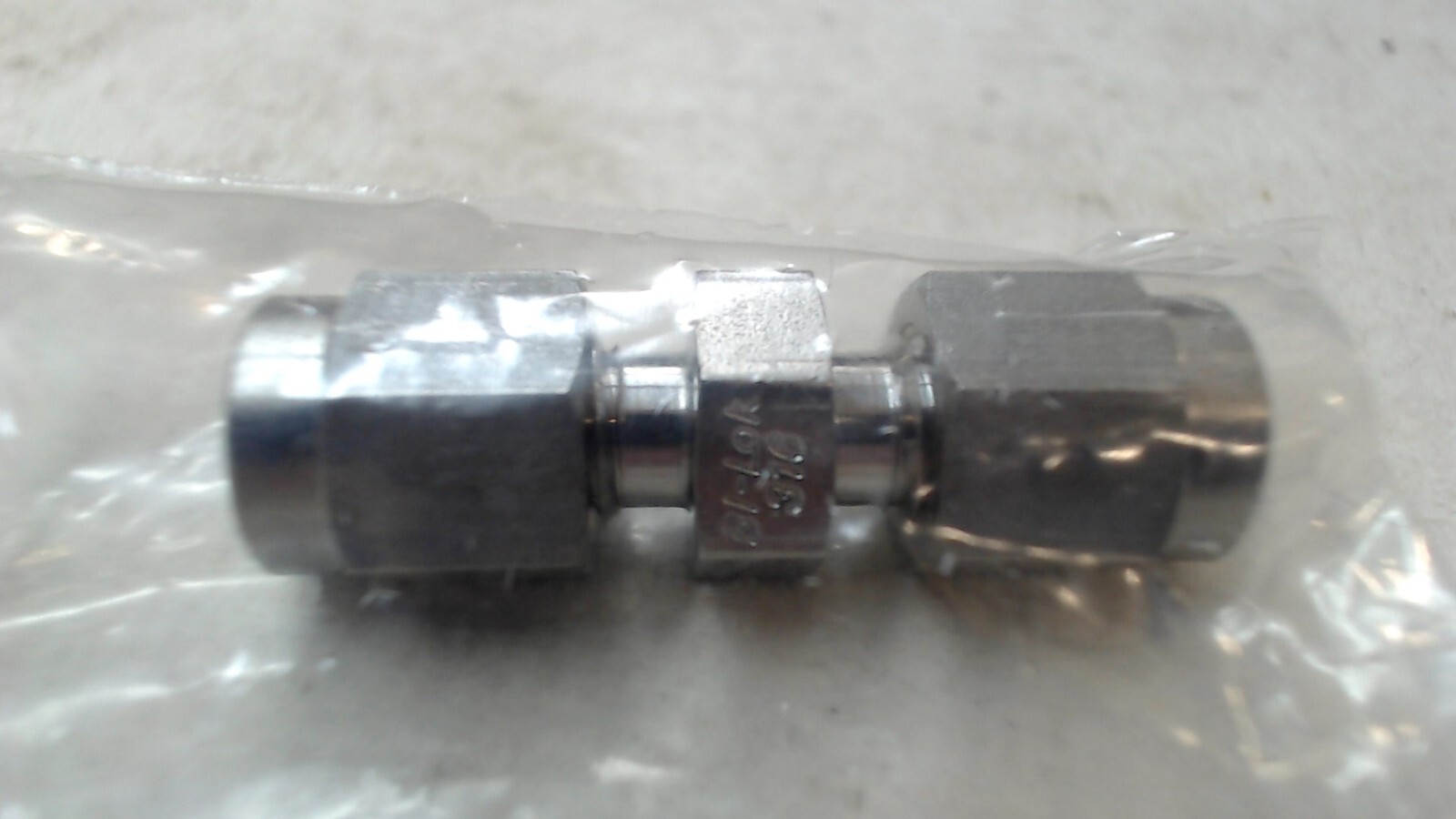 Shimadzu 220-90053-01 1/8 Stainless Steel Union, lot of 2