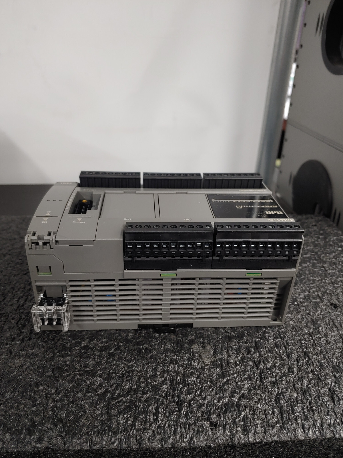 IDEC FC6A-C40R1AEJ 40IO J1939 CPU 100-240VAC Relay FC6A MicroSmart PLC