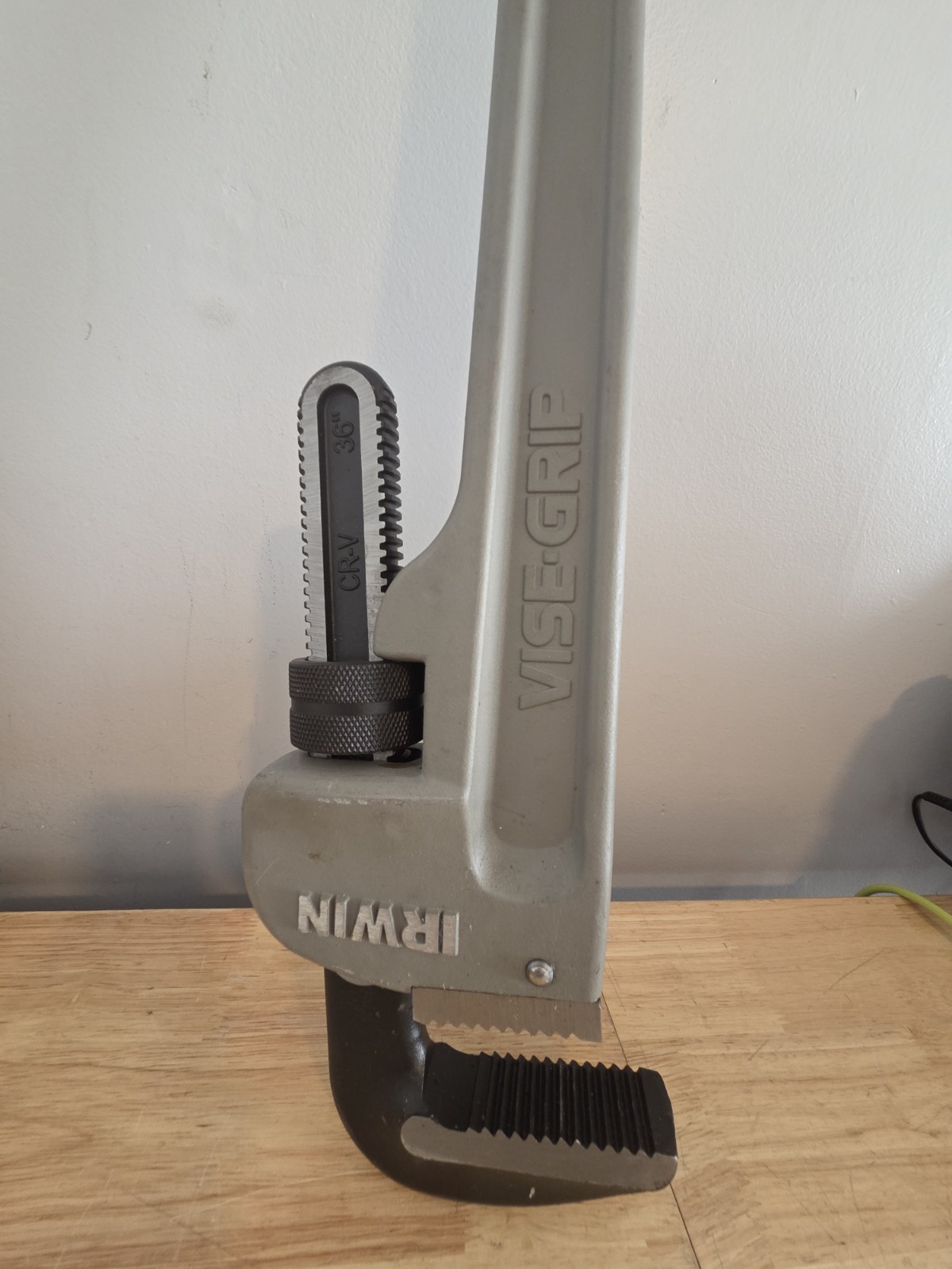 Irwin 2074136 Vise-Grip Cast Aluminum Pipe Wrench 36″ Jaw Capacity 5″ New No Box